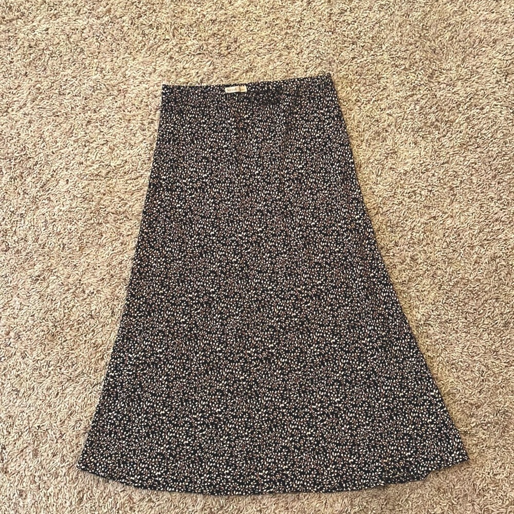 Super cute midi skirt! Perfect for summer or even in the fall with a sweater!